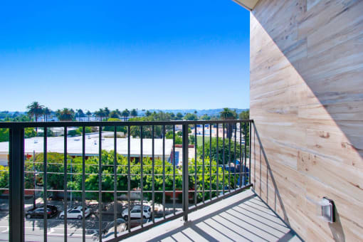 additional photo for property listing at chic digs with room to stretch out in the village 22 car