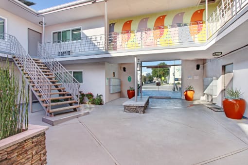 North Hollywood, studios and one bedroom apartments, move in special