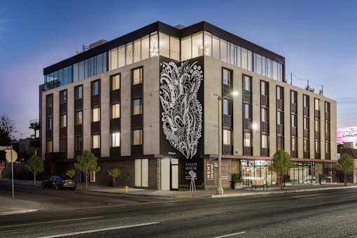 the building in which the hotel is located