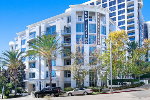 the building in which the hotel is located