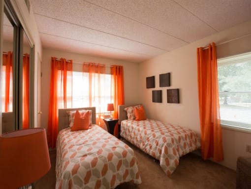 Bedroom-Twin Beds