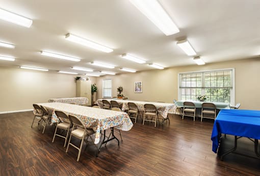 Community room at Carriage House Glendale Apartments, offering a comfortable space for residents to gather.