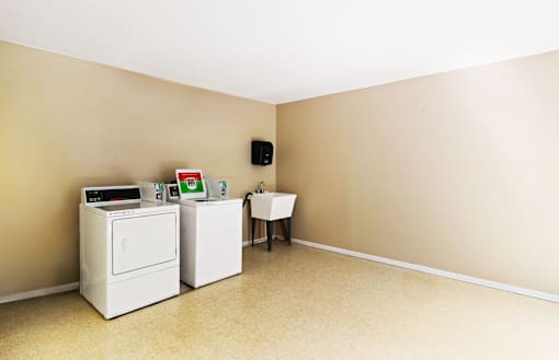 Laundry facility at Carriage House Glendale Apartments.
