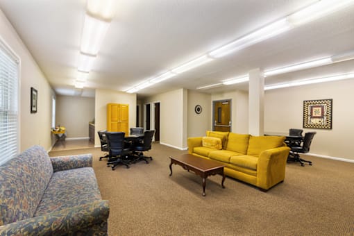 Resident social lounge at Carriage House Glendale Apartments, featuring cozy seating and a welcoming atmosphere for residents to gather.