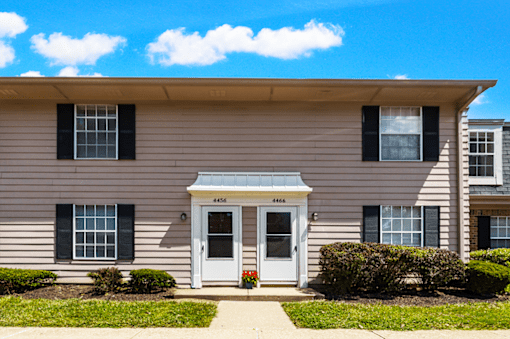 Exterior view of Briarwood Apartments, Columbus, IN.