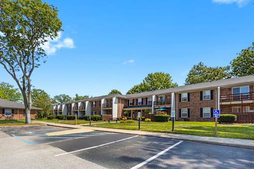 Exterior view of Fairington Apartments in Lafayette, showcasing the building and adjacent parking.