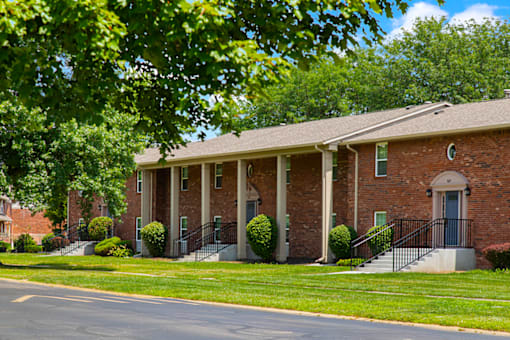 Exterior view of townhomes at Bradford Lake Apartments.