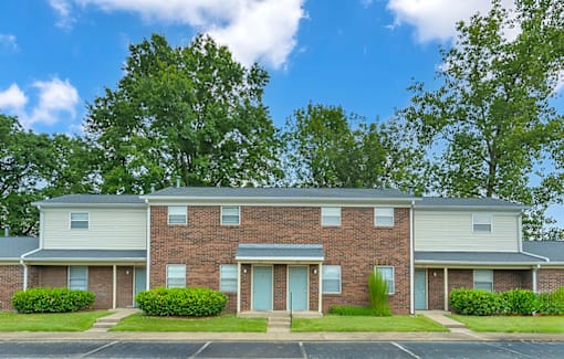Exterior view of a building at Valley Ridge Apartments with well-maintained landscaping.