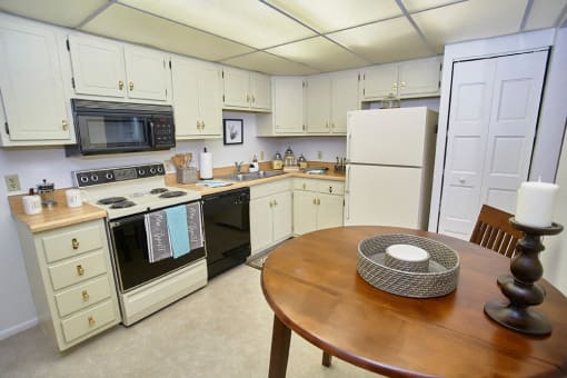 Classic Series Kitchen at Somerset Lakes
