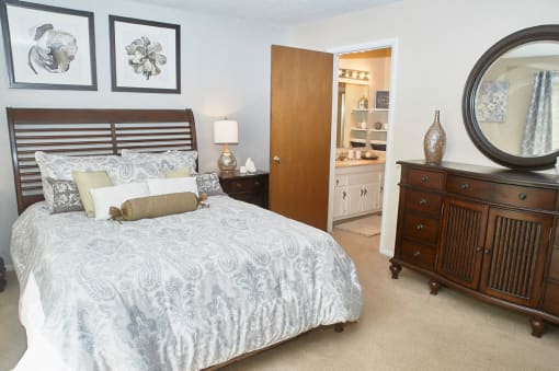 Classic Series Master Bedroom at Somerset Lakes