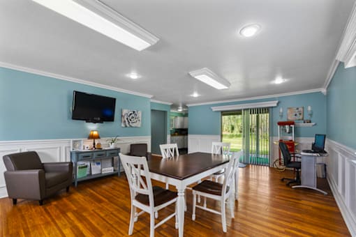 Community room lounge at Blueridge Terrace Apartments, featuring comfortable seating, ideal for resident gatherings.