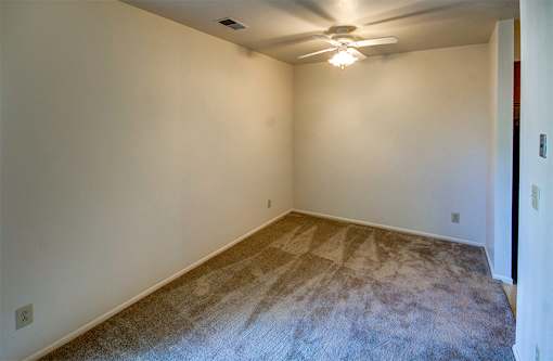 One Bedroom Dining Room at Briarwood Toledo