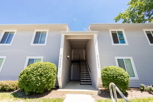 Exterior Walkup Apartment Building at Woodbridge Apartments Bloomington