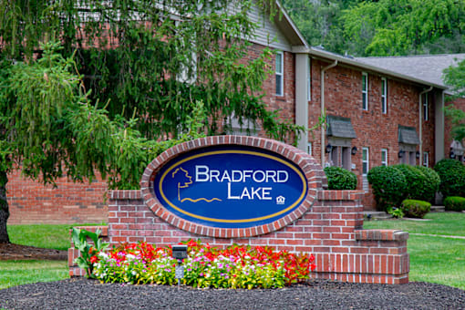 Monument sign for Bradford Lake Apartments, welcoming visitors and residents.