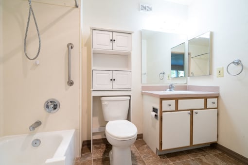 DiscoveryView_Photo_Bathroom