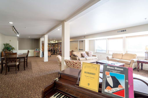 DiscoveryView_Photo_Piano