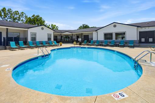 A large swimming pool with a no diving sign.