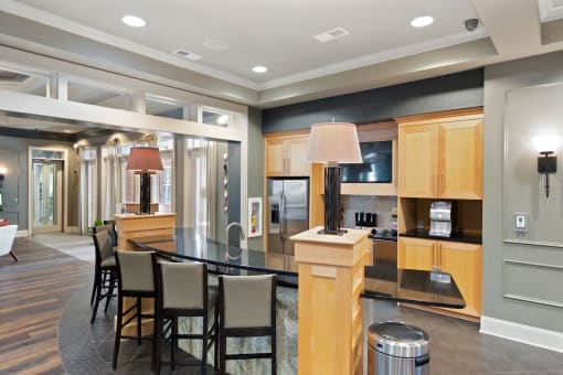 Fenwyck Manor kitchenette with bar and barstools