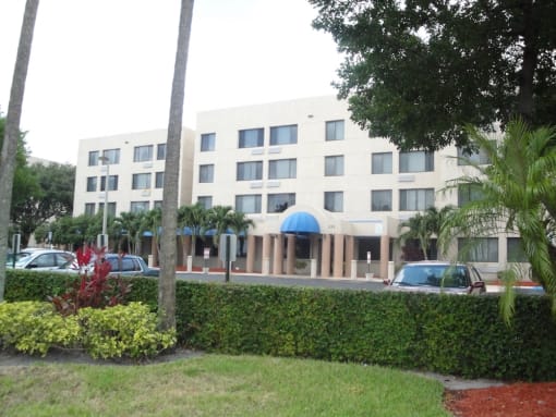 B'nai B'rith I, II, and III Deerfield Apartments in Deerfield Beach, FL well-kept landscaping