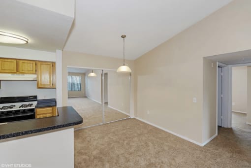Dinning room with carpet flooring and pendant lighting