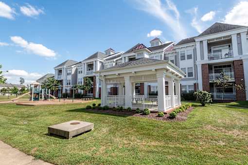 exterior view at the falls at borough park apartments