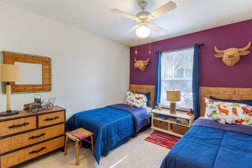 Bedroom with two twin sized beds