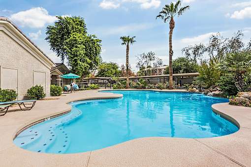 Expansive resort pool with built in spa jets at Tierra Antigua Apartments, ARIZONA