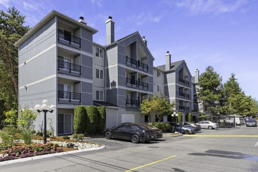 Property Exterior at Casa Blanca Apartment Homes, Washington