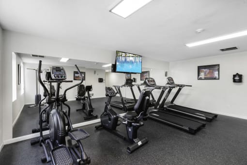 Fitness Facilities with mirrored wall at Willows Court Apartment Homes, Seattle, WA