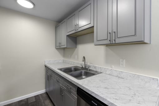 kitchen with granite countertops at Swiss Gables Apartment Homes, Kent