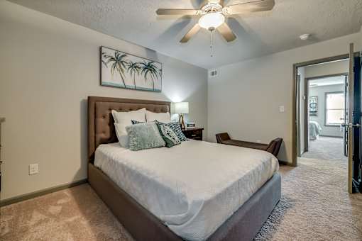 Bedroom With Ceiling Fan at Forest Hills Racquet Club, Augusta, GA
