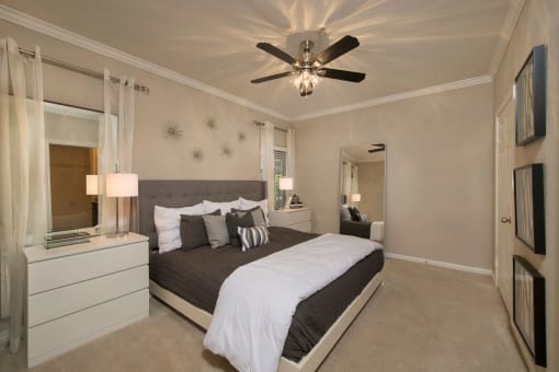 Spacious bedroom in apartments for rent near the Medical Center