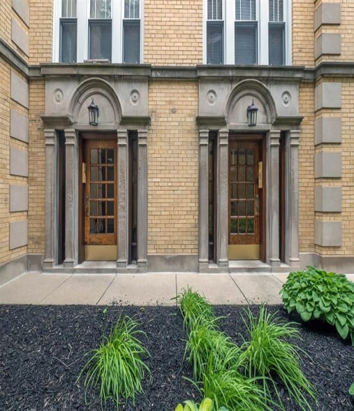 Exterior Chicago Apartment Home