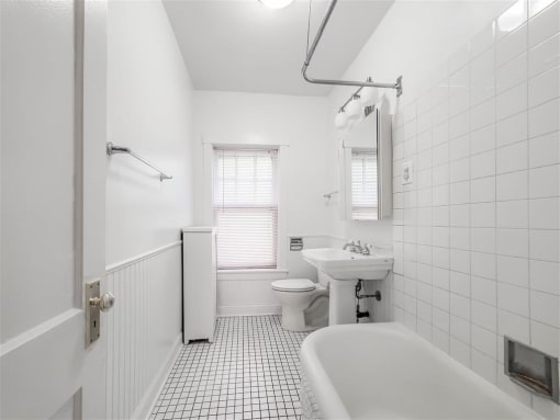 Hamilton Place - Bathroom