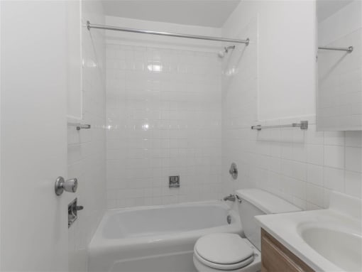 Winthrop Place  - Bathroom Photo