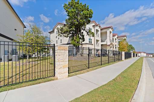 the preserve at ballantyne commons townhomes with black fence and sidewalk