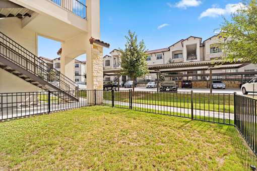 the preserve at ballantyne commons apartments balcony and yard