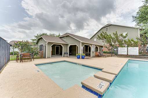 Resort style swimming pool with covered cabanas at Arbors Of Corsicana Apartments, Corsicana
