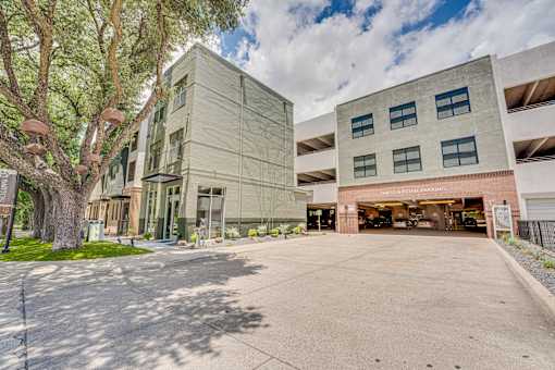 Guest and retail parking garage with building entrance at The Barton Apartments, Dallas, 75206