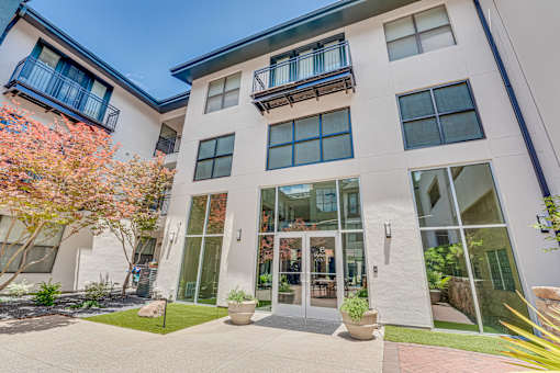 Interior courtyard with landscaped common area at The Barton Apartments, Dallas