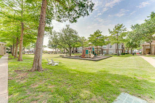 Outdoor Green Spaces at The Brazos, Dallas, TX