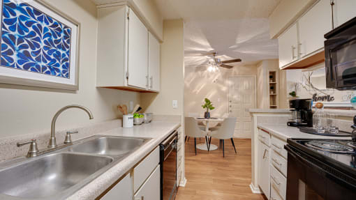 Fully Equipped Kitchen at Indian Creek Apartments, Carrollton, 75007