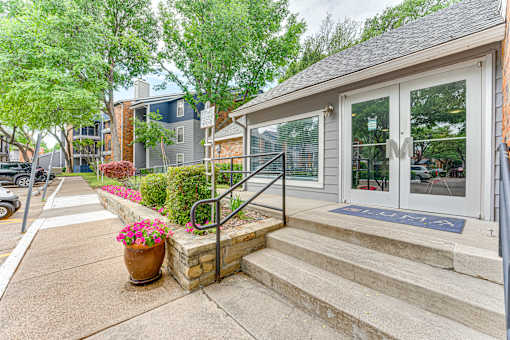 Entrance View at The Manhattan Apartments, Dallas