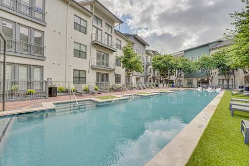 Outdoor swimming pool surrounded by apartment buildings at The Montrose Apartments, Texas, 75204