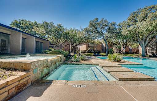 steps leading into the water at Southern Oaks, Texas