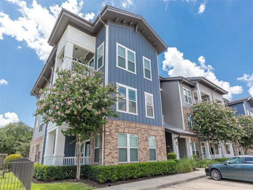 Elegant Exterior View at Delray Apartments, Texas