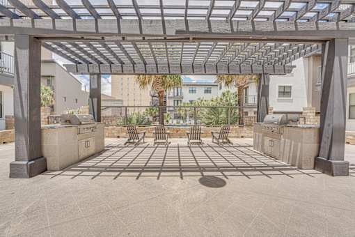 Outdoor kitchen and grilling area with pergola at Vue Live Oak Apartments, Texas