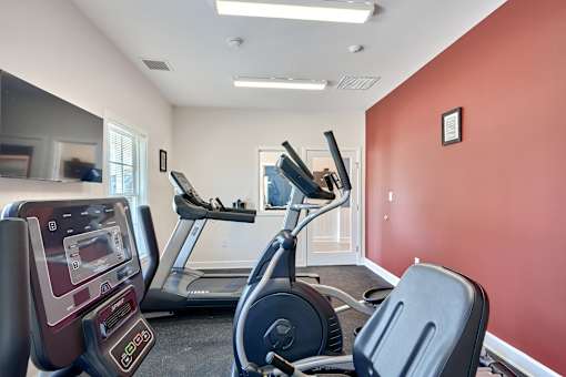 cardio equipment in the gym at belgard apartments