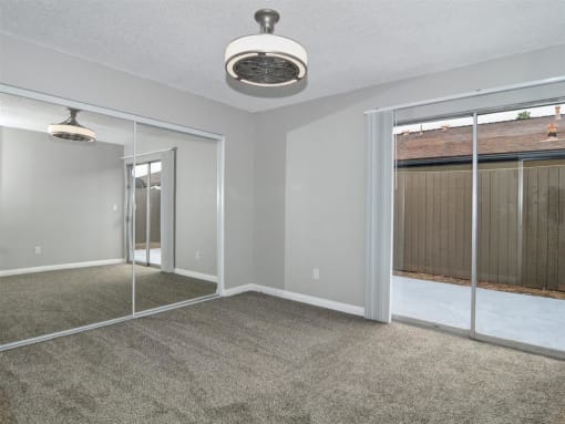 Orangewood Garden Apartment Homes in Anaheim bedroom