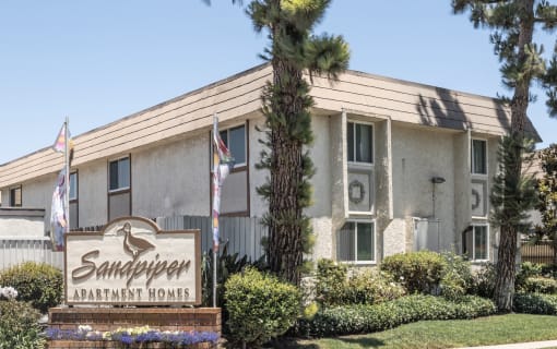 the front of the sandpiper apartment homes building